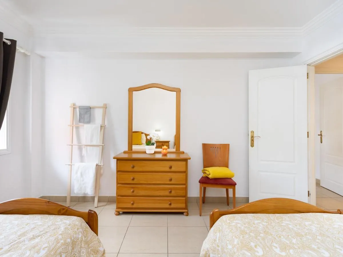Live Los Cristianos Los Playeros Close To The Beach Arona